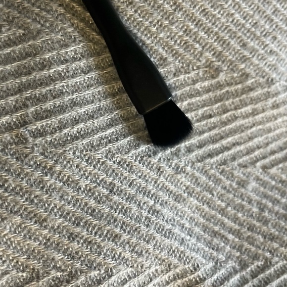 NWT WINGME 
Great quality, dense eyeshadow brush. - Picture 4 of 4